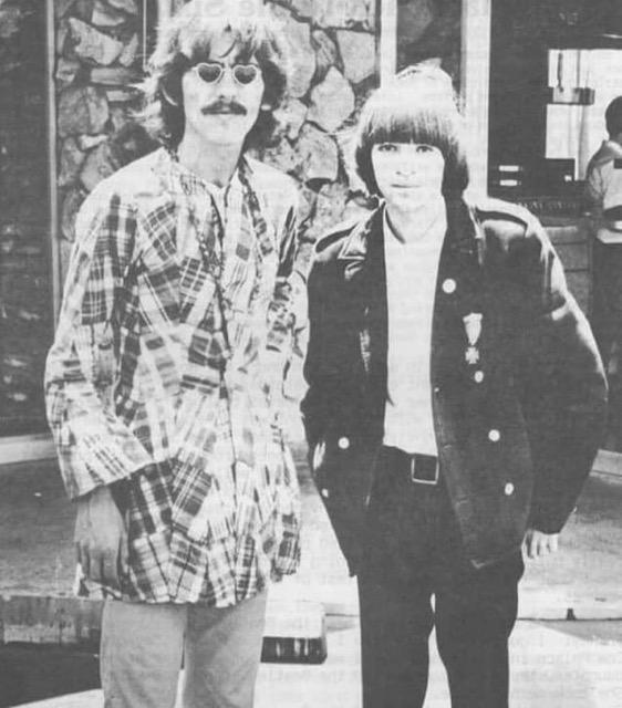 TheIncurablesMI's tweet photo. Cool Pic!!! George with Rodney Bingenhiemer courtesy of Brad Elvis!!! #RodneyB @littlesteven_ug @kona_cindy #rock #Pics #Beatleweek2019 https://t.co/7zUZ3Jv0LR
