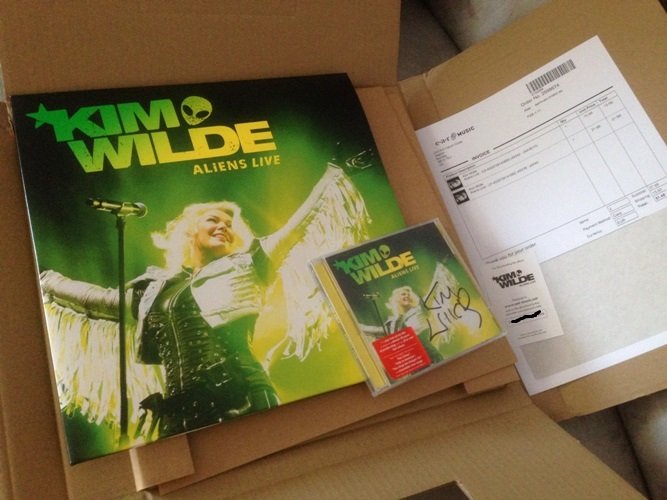 MiniKimWilde's tweet photo. This is the best live recordings, with good memories because I was there: live in London and live in Paris β€οΈπ€ππ½π₯° . #AliensLive @kimwilde https://t.co/4FG896ZhEa