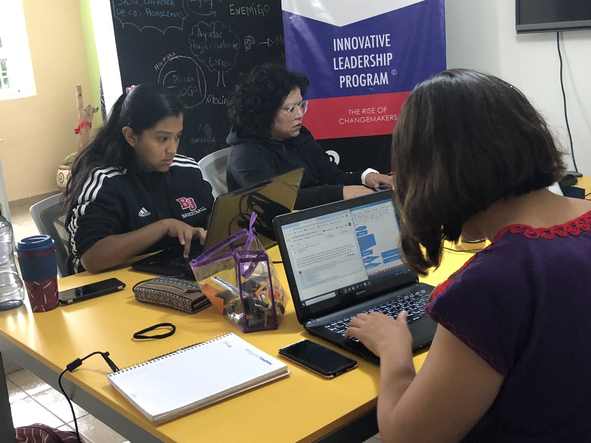 Hoy en Disruptora potenciamos en #León un gran talento de mujeres y empezamos a aprender Python. 👩🏻‍💻#MásMujeresTech