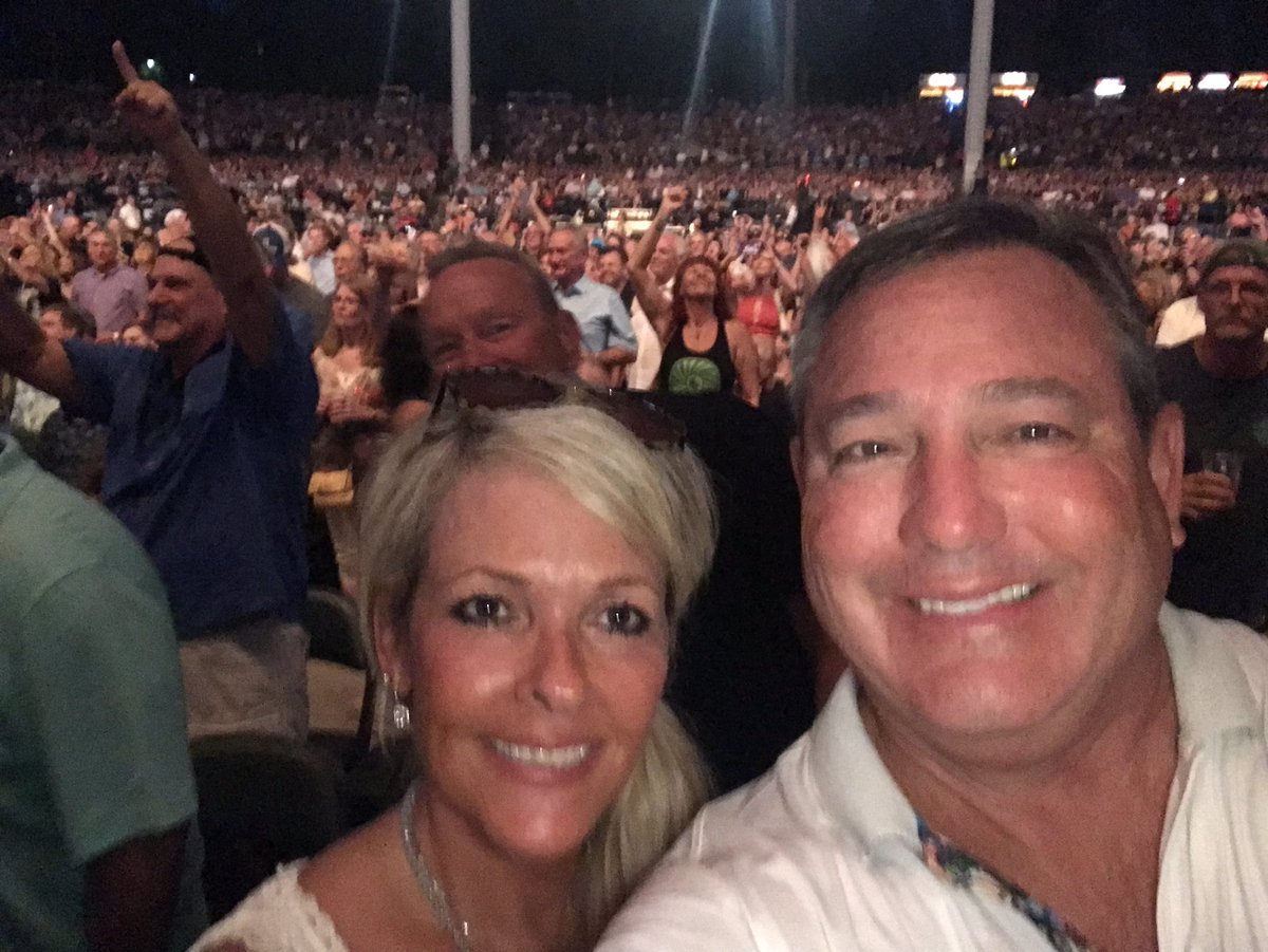 tparmstrong's tweet photo. Peter Frampton, Queen and then Rolling Stones Labor Day weekend in Miami....2019 summer concert season in full swing! https://t.co/yOoLPytMGh