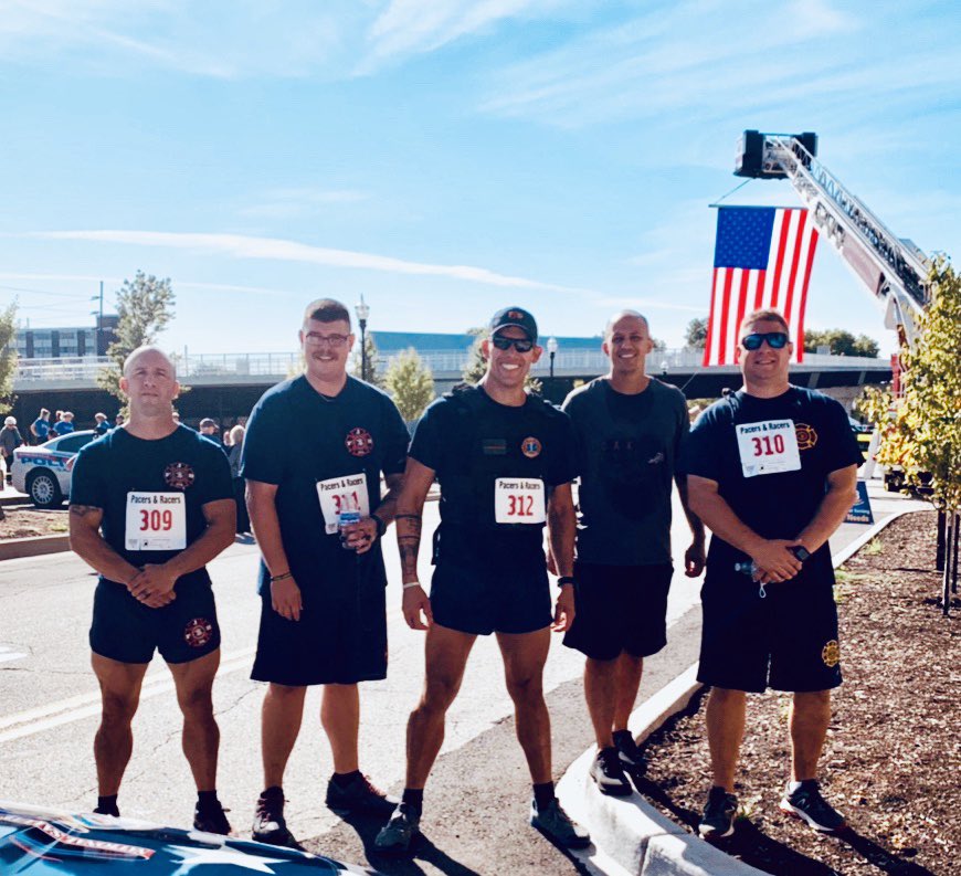JFDpio's tweet photo. #JeffFire representing this morning at the #BackYourBlue #5K this morning with the Jeffersonville Police Department FOP. https://t.co/uoJPTpfV4P