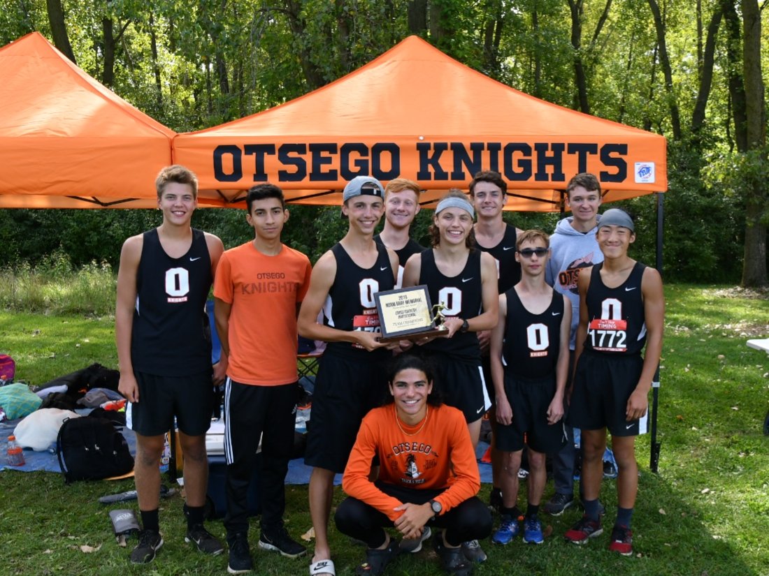 OtsegoKnightsCC's tweet photo. The boys' team starts the season by winning the Norm Bray Invitational D2/3 Championship. The team was led by Ashton Serrato's 9th place finish. The girls' team finished 10th and was led by Isabella Mancuso. https://t.co/xx7WvrAqFg