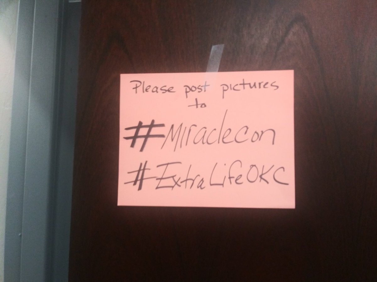 CannonRed_18's tweet photo. Having a blast at #MiracleCon . Hopefully I do well. #ExtraLifeOKC https://t.co/zSqC4RB85s
