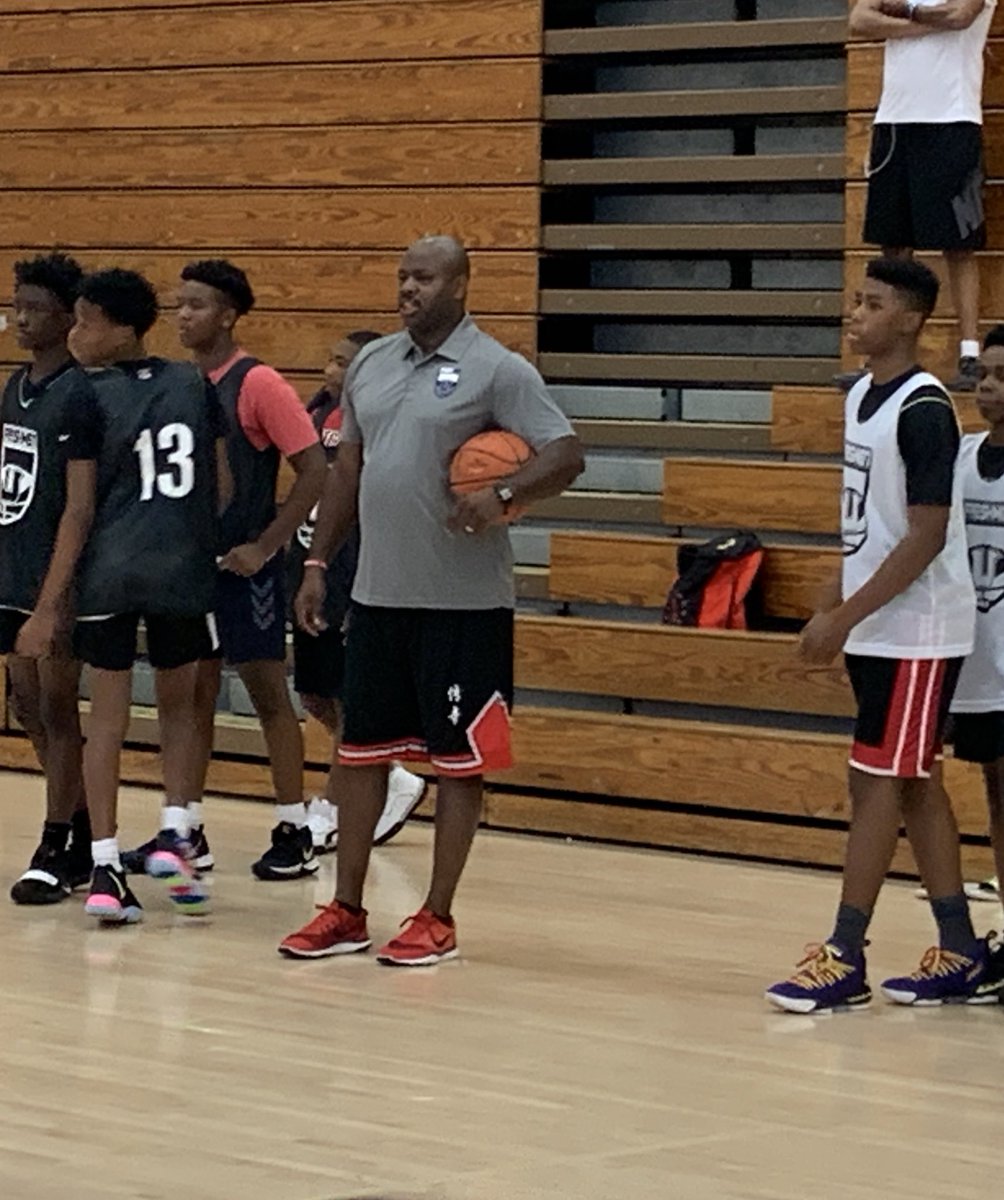 Jarrett_PRO's tweet photo. Chris Cameron is the building...
Not many trainers in game with his resume.
Respect✔️
#DrillWork
#FreshU https://t.co/6IdFqVBkAX
