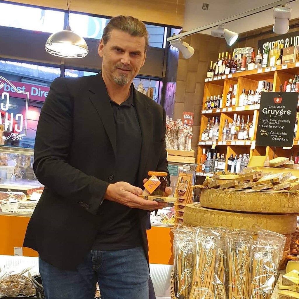 DalmatiaSpreads's tweet photo. Dalmatia Spreads co-founder Neb Chupin showing off his favorite #figspread in a Whole Foods store in London. 🏴󠁧󠁢󠁥󠁮󠁧󠁿🍯 https://t.co/iuXhJeK697