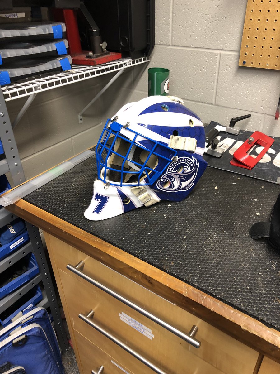Had to get the Steelheads colours on <a href="/kai_edmonds/">Kai Edmonds</a> mask as his new one is getting painted. Great product by <a href="/ChameleonSports/">Padskinz</a> called mask wraps when your in a pinch.