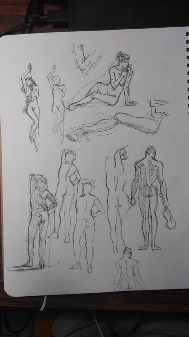 今日は模写。この間さすがに頑張れすぎて疲れたので、ちょっと休みたい。だけど毎日最低限の練習は止まっじゃいけない。自主製作の原画は開校日から始まりたいので、今の中に実力を上げたい。つまり基礎を固めのだ。多分模写は量が多いほど良いじゃなく、ちゃんと絵のいいところ勉強しないといけないね 
