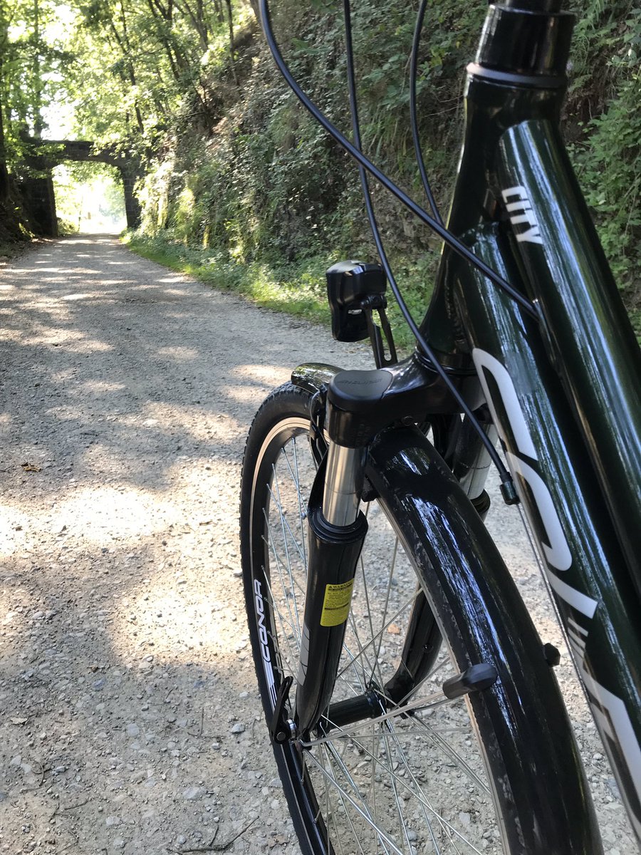 ConorBikes's tweet photo. Nuestras urbanas también sirven para pistas con buen firme, como puede ser una @viasverdes_ffe . En concreto, esta es la del Plazaola a su paso por Leiza, Navarra #genteconor #gentewrc #city24 https://t.co/jtnvDion4F