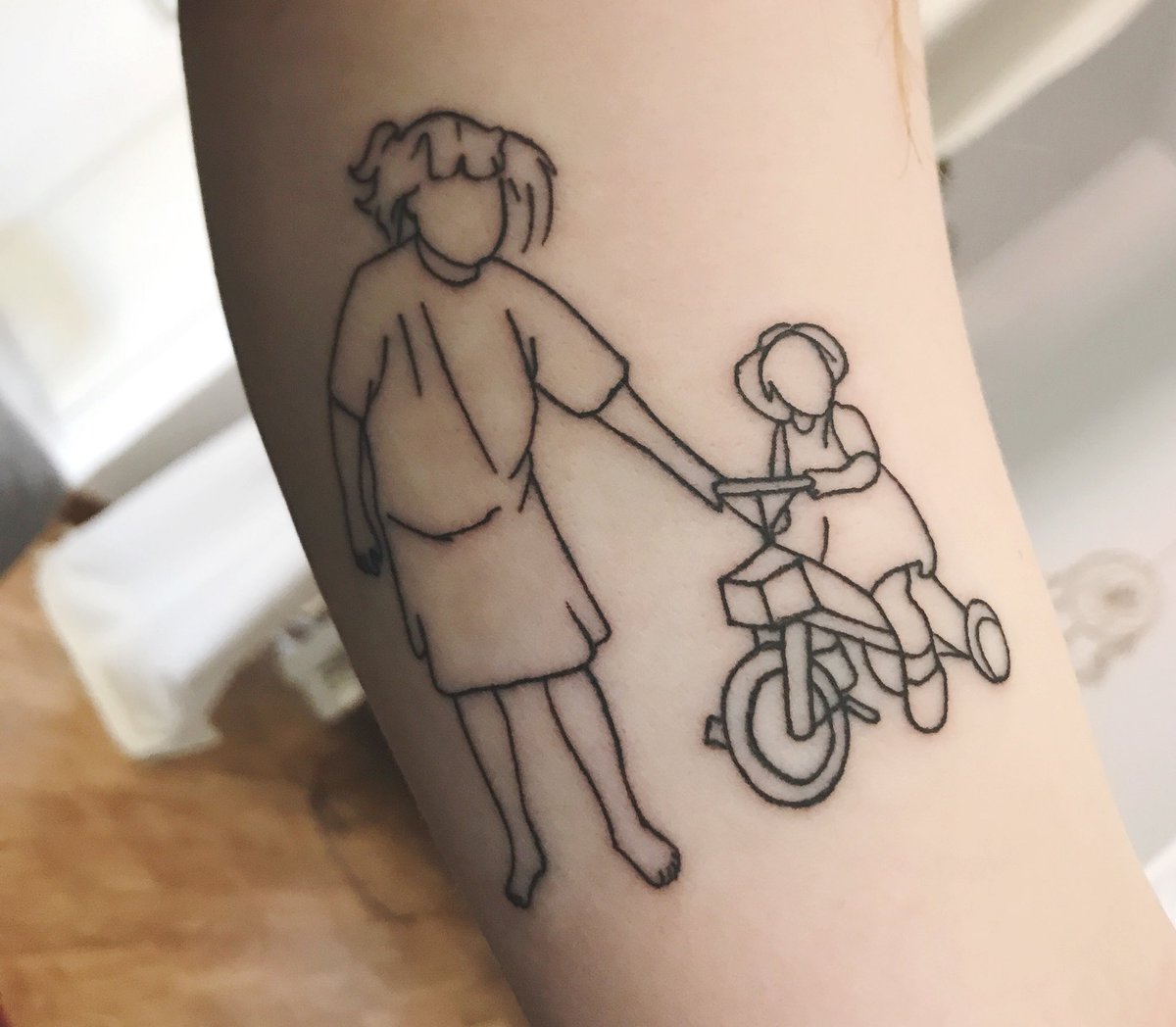 utanmirakel's tweet photo. Nu sitter jag på min lillasysters arm. Så himla fint! ❤️😍 https://t.co/lihjawVVzS