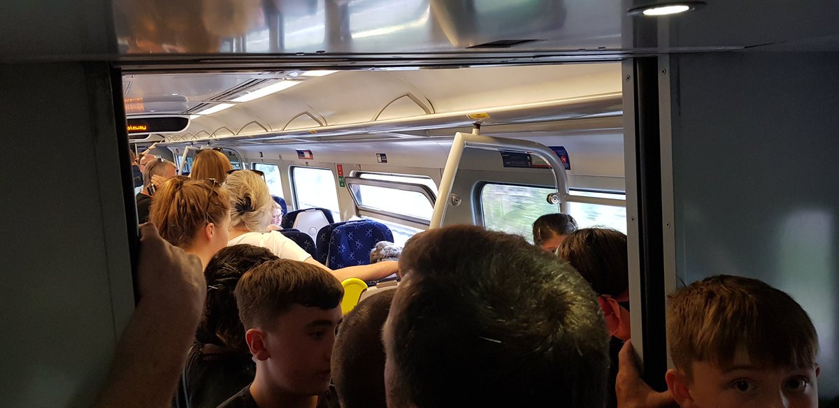 My_Bits_N_Bobs's tweet photo. Pretty sure this is unsafe @ScotRail quite a large number of distressed passengers, especially kid asked to keep cramming in. #scotrailfail #Sardines #unsafeservice #unsafepractice #EdinburghToPerth #only2Carragies #wtf https://t.co/mTBBjZ7zR5