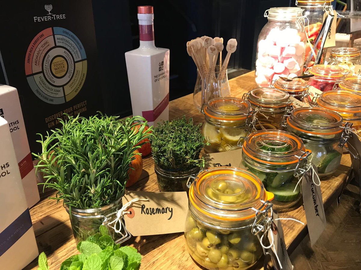 LoveLaneBBK's tweet photo. This Bank Holiday Weekend we have our welcome area set up as a Ginovation Bar where you can create your own bespoke G&amp;Ts to your liking with a range of our newly Launched Love Lane Gins, @GinsmithsLpool, various @FeverTreeMixers Tonics and garnishes. #sharethelove https://t.co/ITZLK361PP