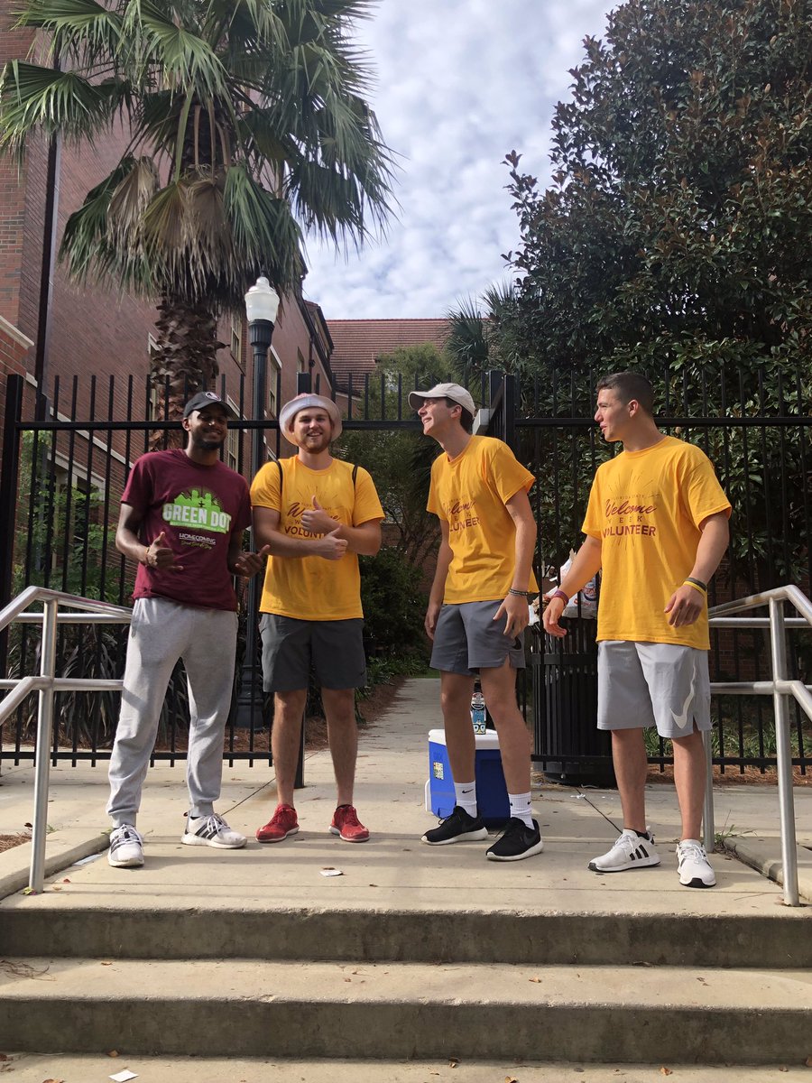 MyNolePass's tweet photo. RT @FSUAdmissions: When you and the squad roll up to volunteer for #FSUMoveIn 😎 https://t.co/ISjjSgnH0S