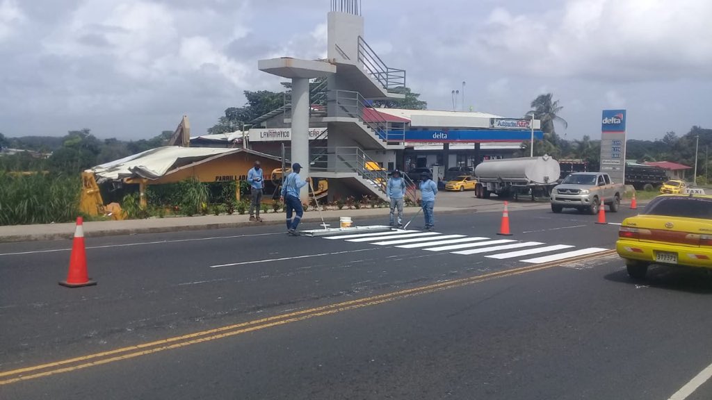 ➡️La Regional #ATTTColón continúa trabajando y señalizando para el beneficio de los peatones de las distintas comunidades.🦚🍃

#UnidosLoHaremos