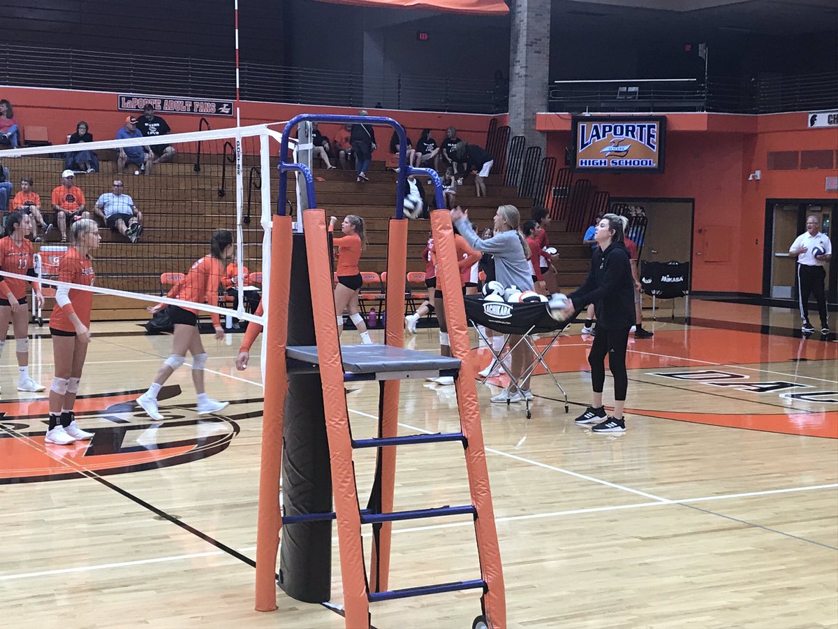 LPSlicerVB's tweet photo. When you come back to watch your alma mater play, and your coach pulls you into action to toss balls for warm up. @k_coop18 @lphsathletics #onceasliceralwaysaslicer https://t.co/db0gQGNhV2