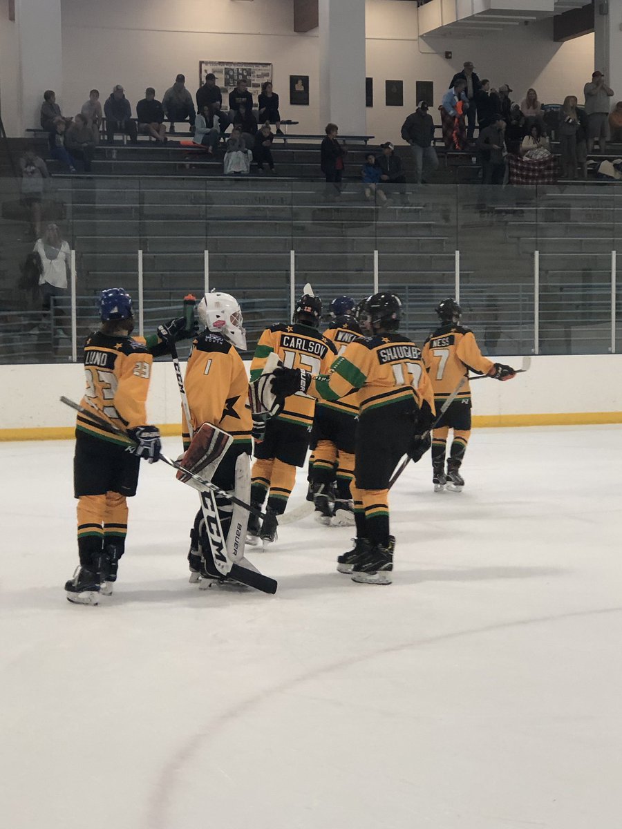 YouthHockeyHub's tweet photo. A mini update is brewing as the Pens came out flying this morning vs the Stars and lead 4-2 at the break. 6 different goal scorers. #halftimespeech https://t.co/A7K6Bwys3W