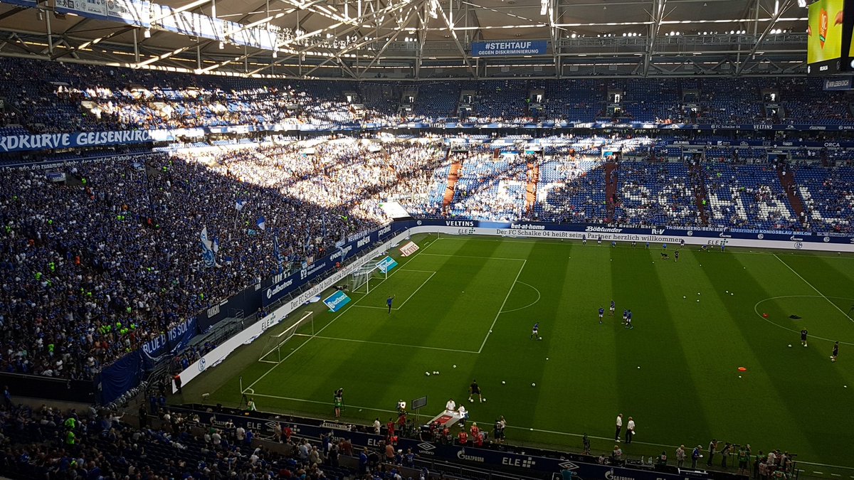 NicolasKorte's tweet photo. Auf geht's , 1. Heimspiel die Bayern kommen und ich bin mit dem Moped ins Stadion. Mehr geht nicht. #glückauf #s04bfc https://t.co/euL1seFC0D