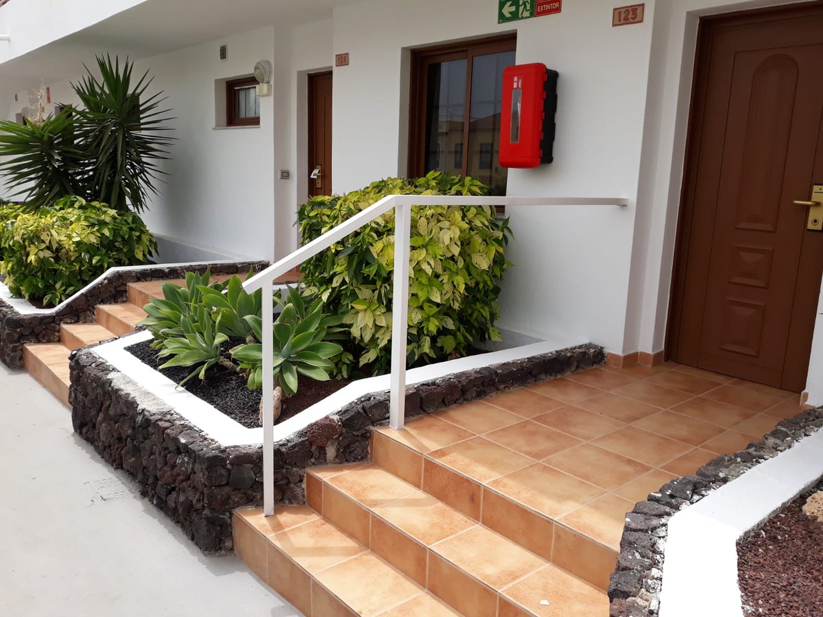 Improving the access to our apartments at #SunsetViewClub with new railings #Diamondresorts #Accessibility @Rtccsvc_luisa @NoemiG_RC @Noemi_HOR @juanmaintenance