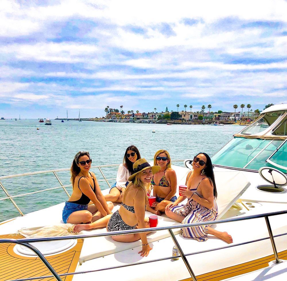 boatsetter's tweet image. Girls just want to have sun 🎶☀️
. 
#boatsetter knows how important girl time is. Don't wait any time and head to the link in the bio.