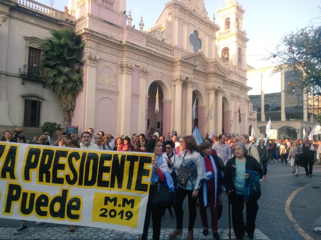 Ro_doty's tweet photo. Todos a viva voz en Salta.. "se siente se siente MACRI PRESIDENTE" Salta presente MACRI PRESIDENTE. @mauriciomacri https://t.co/AOspjBanDi
