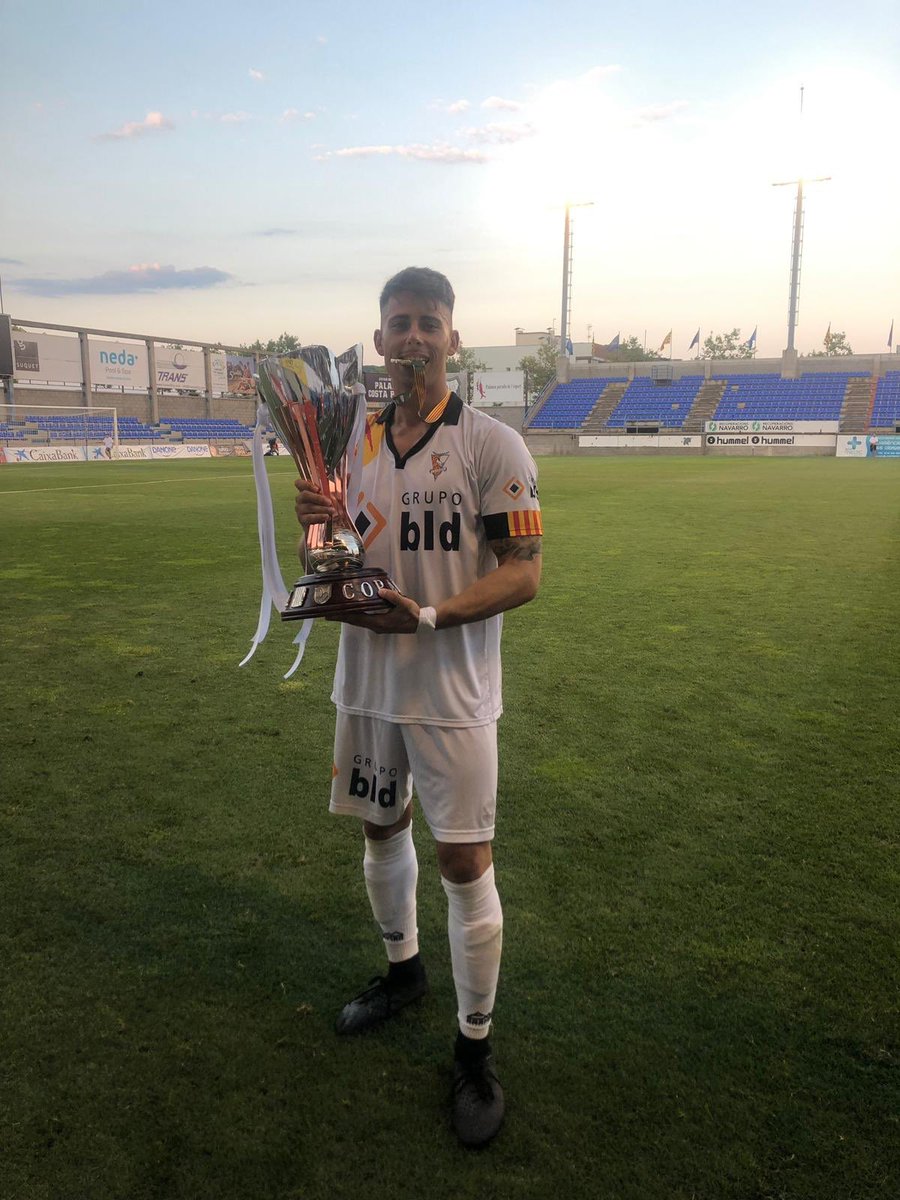 jota95sergio's tweet photo. Campeones de liga 18-19 🏆 + Campeones Copa Catalunya 🏆. “Si no te esfuerzas al máximo, como sabes donde está tu límite” #fcf #FCF_CAT #1cat1 #campeones #CopaCat #copacatalunya #fcparets https://t.co/gPPST6hQEj