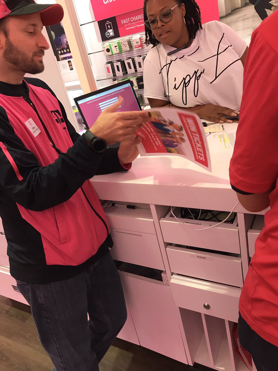 AdamGleve's tweet photo. Making #deals and entering customers to win #JonasBrothers #tickets!!!!!! Enter to win at @tmobile #robinsonMall today!!!! @L_Salazar18 @BartBeMe @nhuff0204 @WhittneySimmons https://t.co/Z15n560VsW