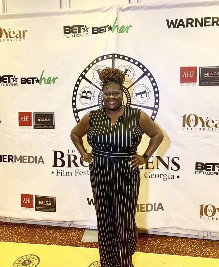 GeorgeHigh1990's tweet photo. Shoutout to @georgehigh1990 #ClassOfSwag Member, @DianneAshford on being honored at @bronzelens “Behind the Scenes SuperStar”
#GHS1990
Fun Fact: 10 years ago these ladies were amongst the first #SuperStars to be honored by @bronzelens and now we each have a show on @OWNTV https://t.co/wpChQce81S