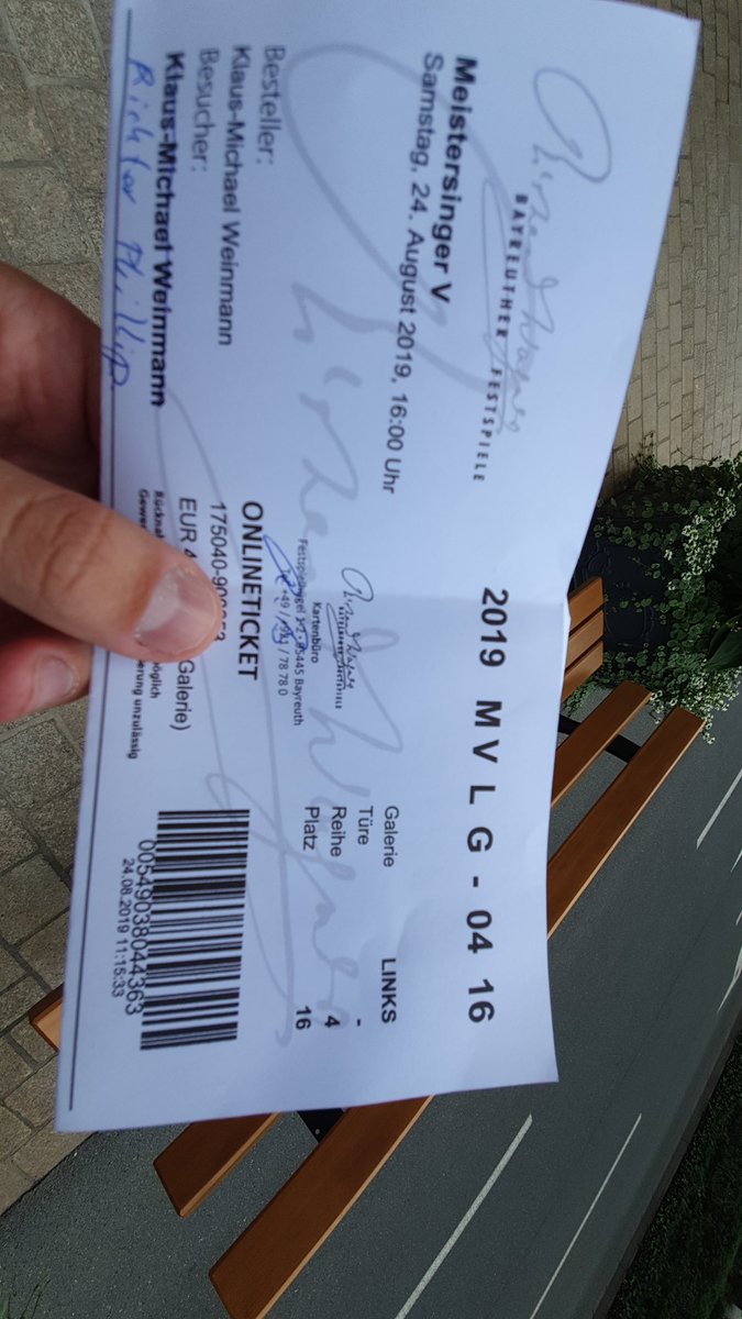 JumpUp1991's tweet photo. Wollte heute gar nicht zu den Festspielen, eigentlich nur morgen für den Tannhäuser... aber dann hat mir am Ticketshop einer seine #BFMeistersinger Karte für 40€ angeboten. Dazu kann man wirklich nicht nein sagen! https://t.co/1MgRQap0w6
