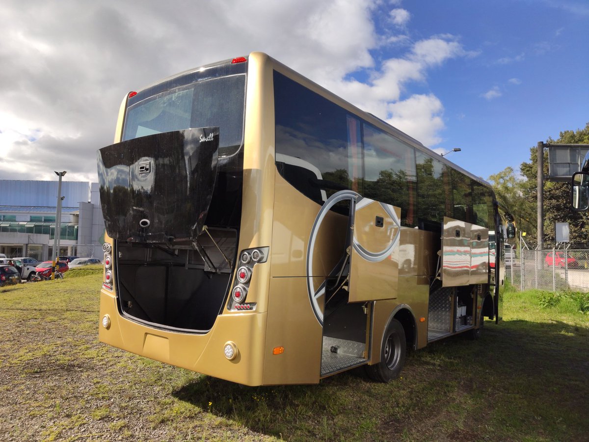 latinobus's tweet photo. B-US #Small, el nuevo lanzamiento de #nuestraindustria carrocera para el segmento especial, turismo e intermunicipal con el chasis #OF917 de @MercedesBenzCol https://t.co/b9RjPlDbGo