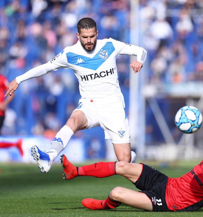 TyCSports's tweet photo. Y un día...¡VOLVIÓ GAGO! 5️⃣👏🏻✨
• 
Después de casi 9 meses fuera de las canchas por la ruptura del tendón de Aquiles de su pierna derecha, Fernando superó una nueva lesión y está nuevamente en una cancha de fútbol. ¡Ejemplo absoluto! 🙌🏻👏🏻 https://t.co/FQOG7Wntj7