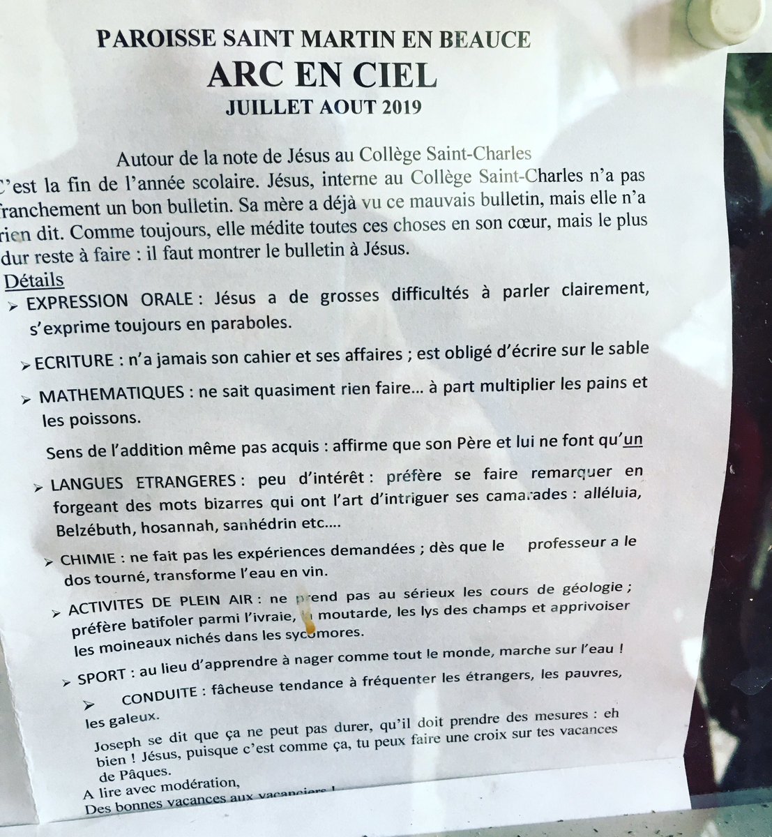 HeleneFontanaud's tweet photo. L’église de mon village a le sens de l’humour 😇 #varize #eureetloir @Varizois @Bazoches_Dunois https://t.co/xw7T61X0xG