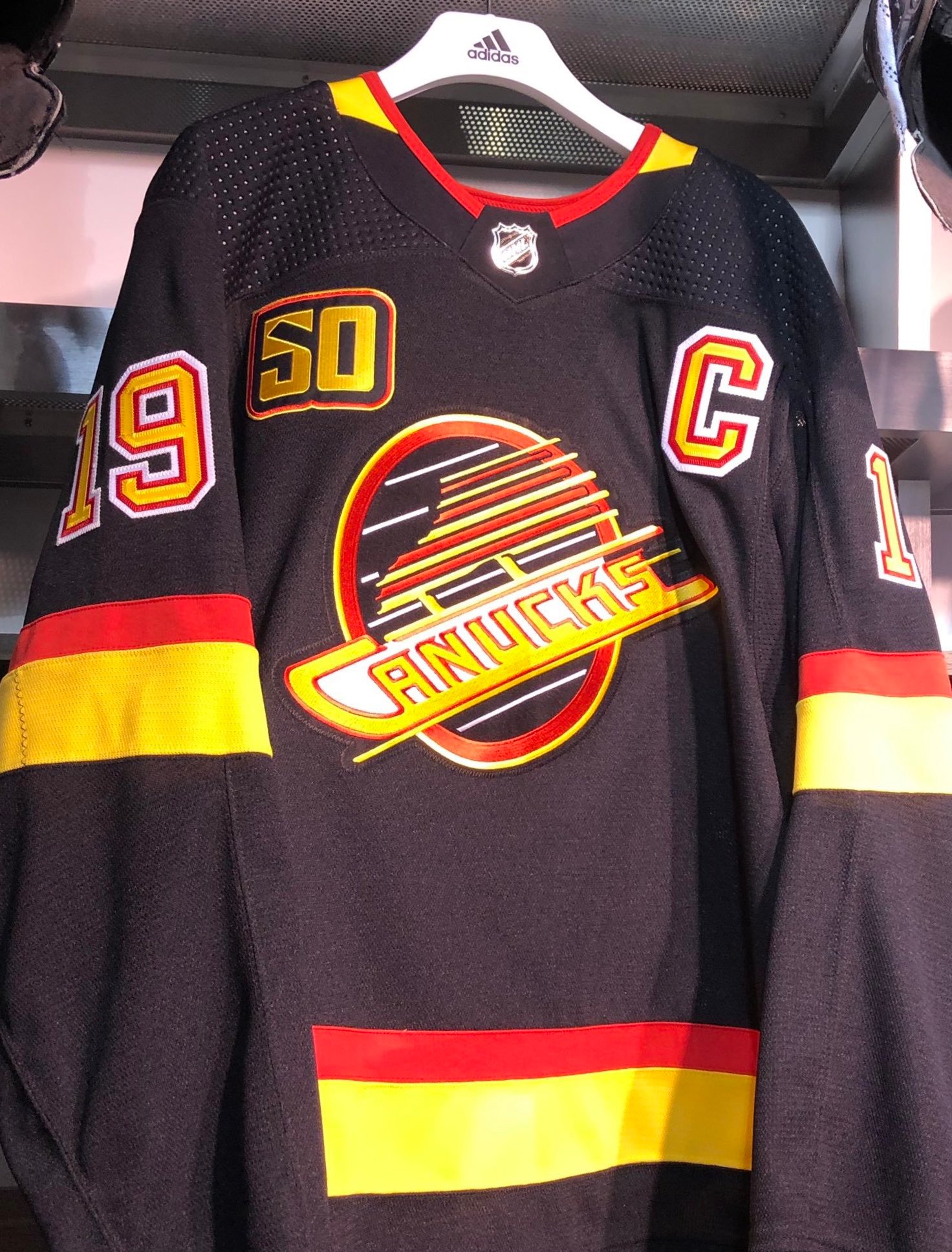 Canucks bring back 'Black Skate' jersey for 50th season