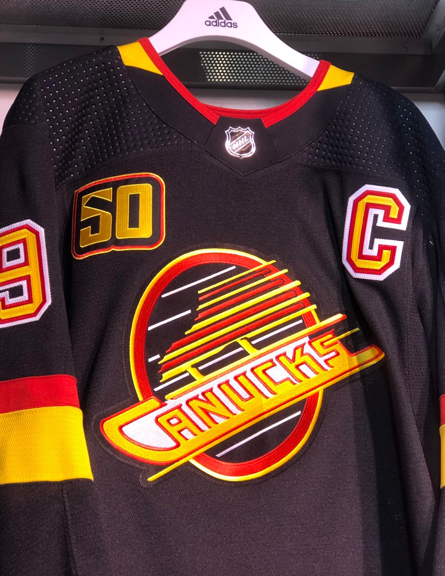 Canucks bring back 'Black Skate' jersey for 50th season