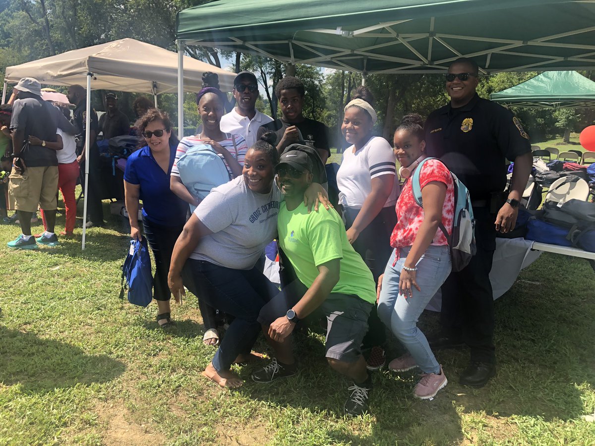 SeatPleasant1's tweet photo. Today’s 4th Annual Community Day hosted by @generalsfuture sponsored by the @cityofseatpleasant @MayorGrant @SPPDNews @heart2handcom @dhcdPG &amp; a few other sponsors. Children and families enjoyed the festivities &amp; were appreciative of the FREE bookbags &amp; supplies. #smartcity https://t.co/3tkeWKIglP