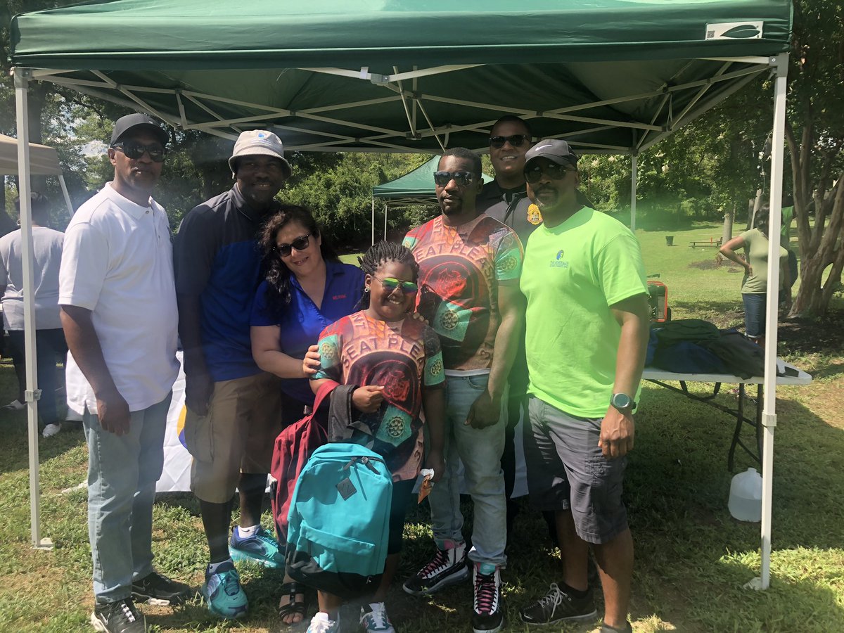 SeatPleasant1's tweet photo. Today’s 4th Annual Community Day hosted by @generalsfuture sponsored by the @cityofseatpleasant @MayorGrant @SPPDNews @heart2handcom @dhcdPG &amp; a few other sponsors. Children and families enjoyed the festivities &amp; were appreciative of the FREE bookbags &amp; supplies. #smartcity https://t.co/3tkeWKIglP