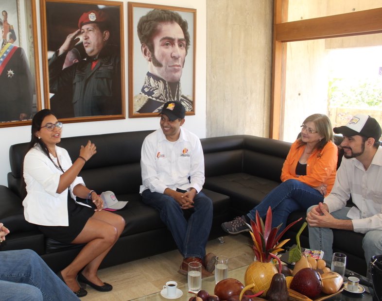 LuisJonasReyes's tweet photo. Tuvimos una amena conversación con la ViceMinistra de Turismo @InairManzur, hablamos sobre las rutas turísticas que vamos a impulsar en el Municipio #Iribarren próximamente  #SerGuaroMeEncanta https://t.co/g2GRwpwSRM