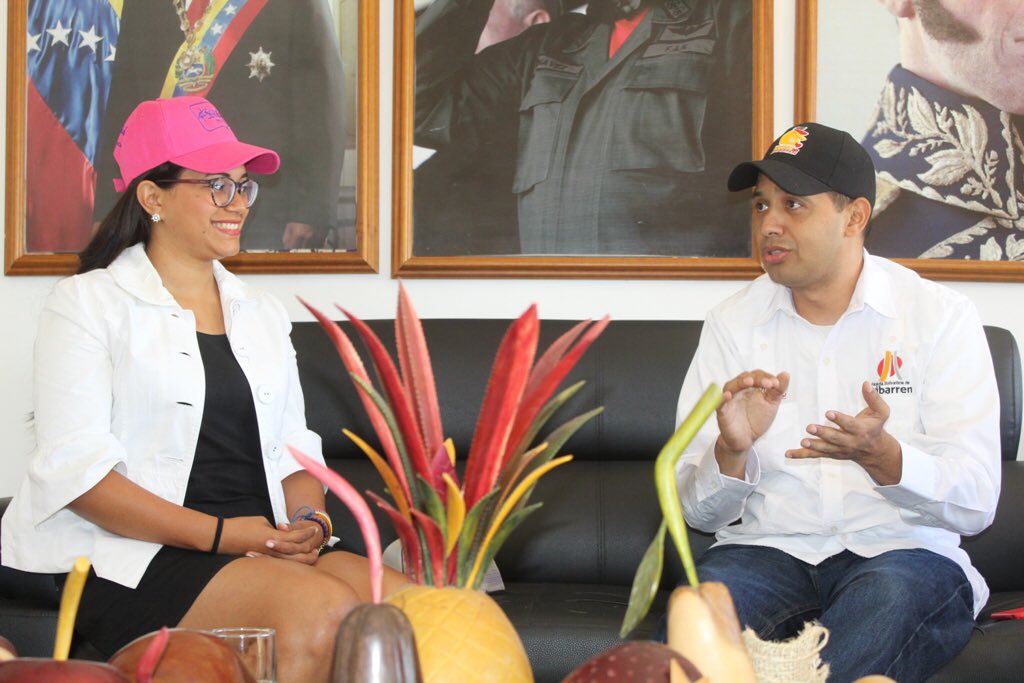 LuisJonasReyes's tweet photo. Tuvimos una amena conversación con la ViceMinistra de Turismo @InairManzur, hablamos sobre las rutas turísticas que vamos a impulsar en el Municipio #Iribarren próximamente  #SerGuaroMeEncanta https://t.co/g2GRwpwSRM