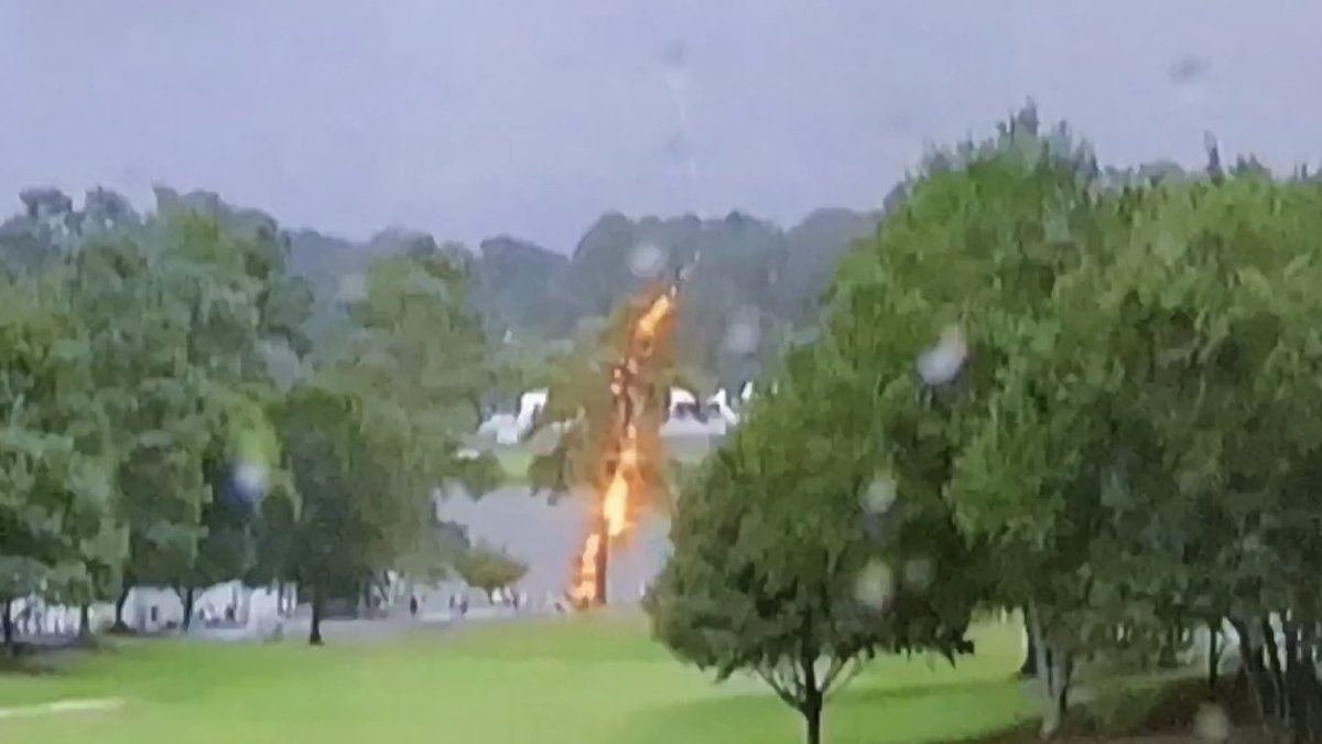 BrendanKeefe's tweet photo. Recorded #lightning strike at the Tour Championship at East Lake around 4:46 pm — @NBCSports reported four spectators were injured though the injuries are not life threatening. @11AliveNews is working to get more information. https://t.co/6dnvdColAq
