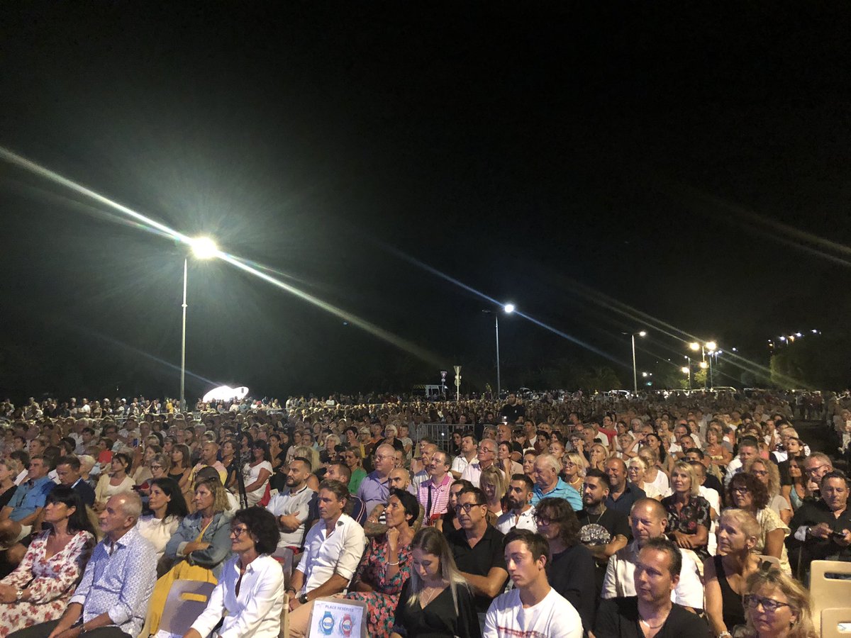 hubertfalco's tweet photo. Énormément de monde ce soir à #Toulon sur nos plages du Mourillon pour la grande finale et 42ème date de la Tournée d’été 2019 de notre quotidien régional @Var_Matin. #TournéeVarMatin #VarMatin https://t.co/M9n9EmTgvf