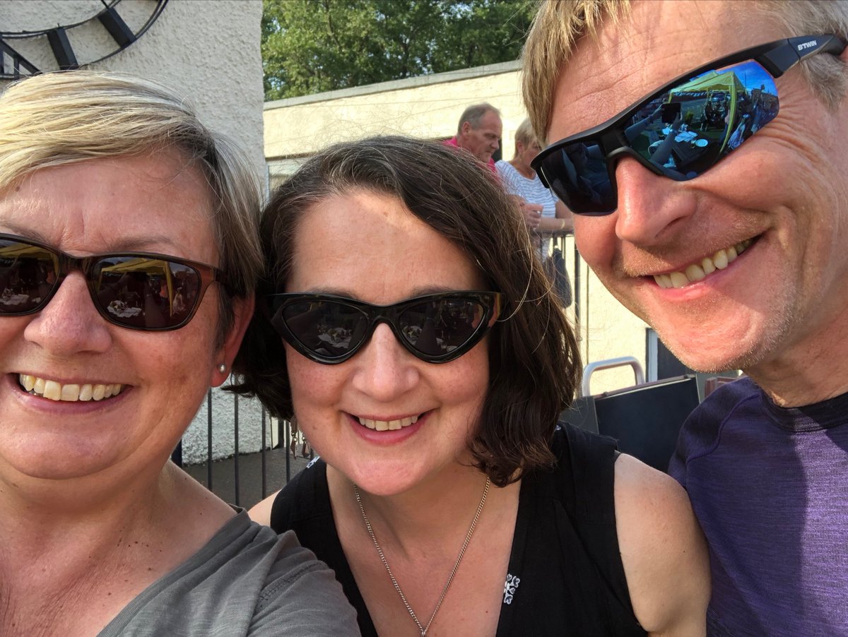 joannaccherry's tweet photo. A great afternoon in the sun with activists &amp; friends of ⁦@SNP_Sighthill⁩ at our annual BBQ with huge thanks to ⁦@DavidDhenry⁩, Stewart Dredge &amp; everyone whose hard work meant such a successful event https://t.co/AMkwEhZI8S