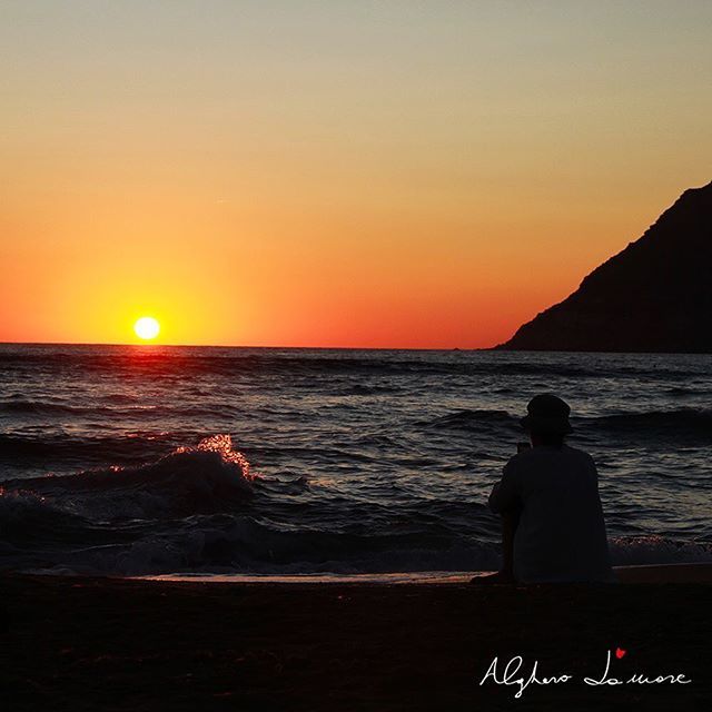 algherodamare's tweet photo. E se per un bacio ti aspettassi qui?❤️
#algherodamare #alghero #dillechelami #sardegna #portamialmare #timeforyou > https://t.co/w7Wdp9tDrz https://t.co/X0zDZ8Hk6S