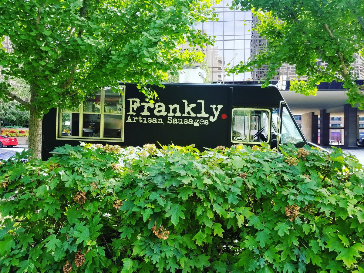 If you aren't outside... You are missing out! We spent the morning at an event, now we're ready to feed the hungry downtown crowds! If you're headed to the game, we're at 9th and Market. #stleats #stlfoodie #stlcardinals #cardinalsbaseball #perfectweather #gorgeousday #foodtruck