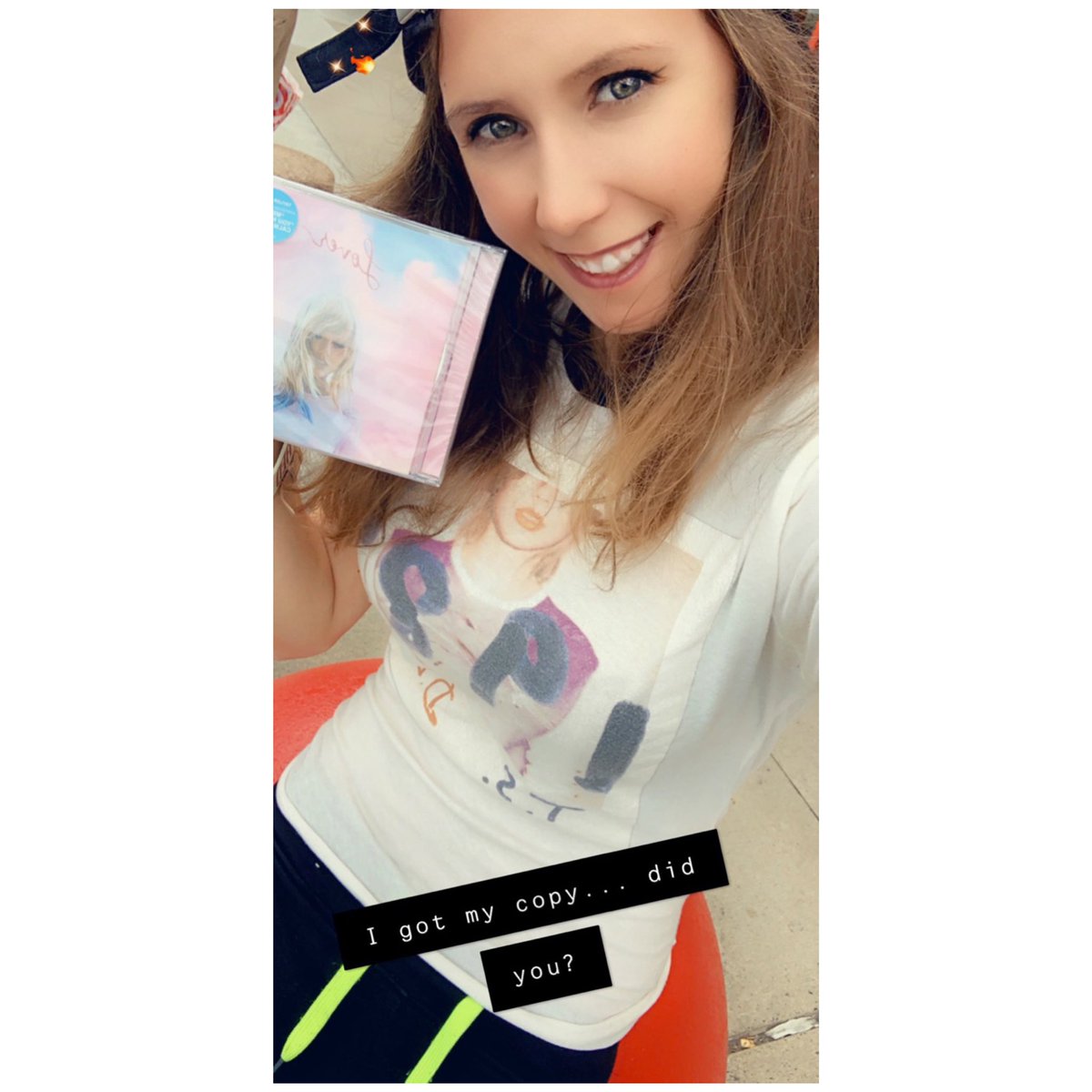 cailliehughes's tweet photo. I’ve listened to this all the way through! I’m really loving the new TS CD, the production 👌🏼 the lyrics 👌🏼 the CD is solid 💗🎧✌🏼 #Lover // #GoGetYourCopy // #taylurking // 👏🏼👏🏼👏🏼 #ReadyForTour 👏🏼👏🏼👏🏼 @GilletteStadium #SwiftieTailgate2020 https://t.co/V8l8v92MJ0