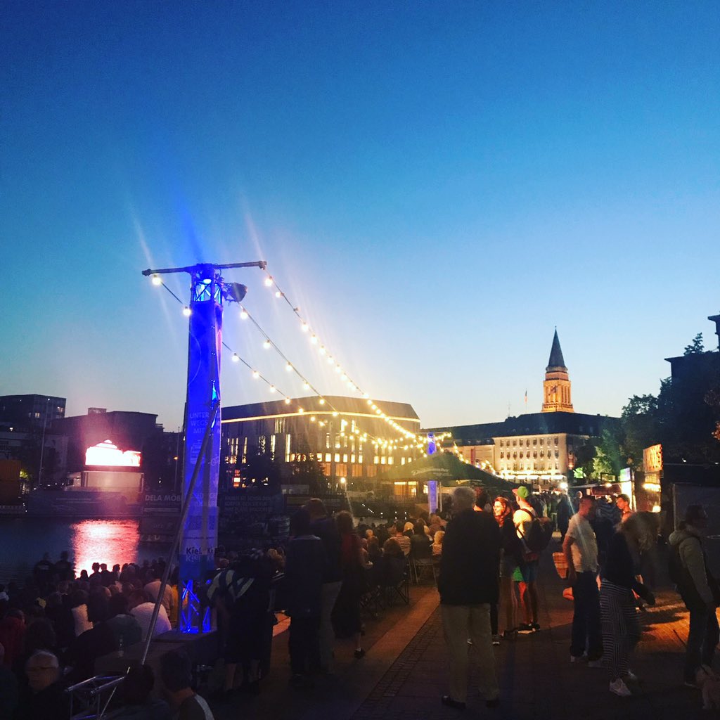 MaikeNord's tweet photo. @Annafried1 @kieliscalling Wir sahen #Aida am #Bootshafen #Kiel https://t.co/PhKN7Ie43T