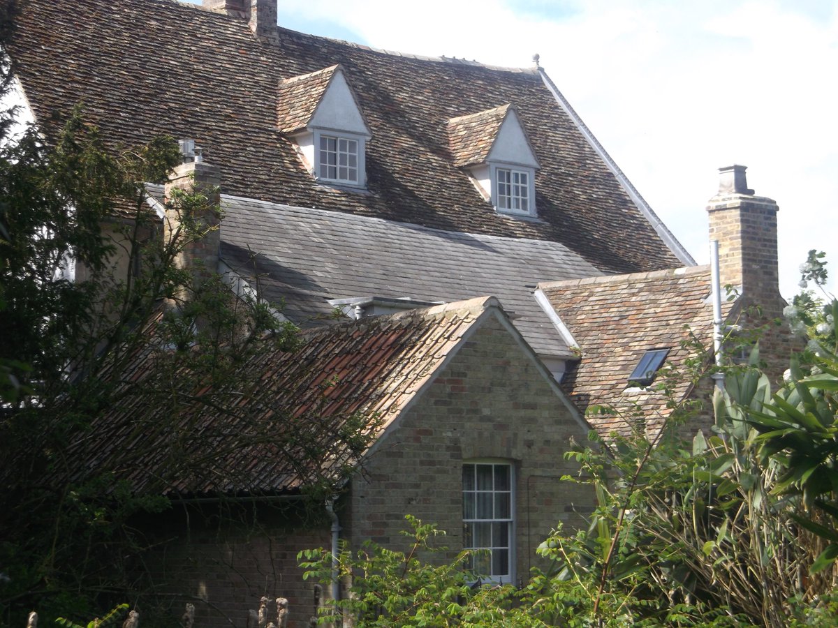 GreenKnoweManor's tweet photo. @KidsDaysOutCoUk "So much history, mystery and beauty. Whether you are there for the maze-like gardens, perfect at any time of year, or the ancient manor house with generations of stories to tell, or the wonderful accomplishments of Lucy Boston. I will return many times!" https://t.co/IRL1ZM7m0g
