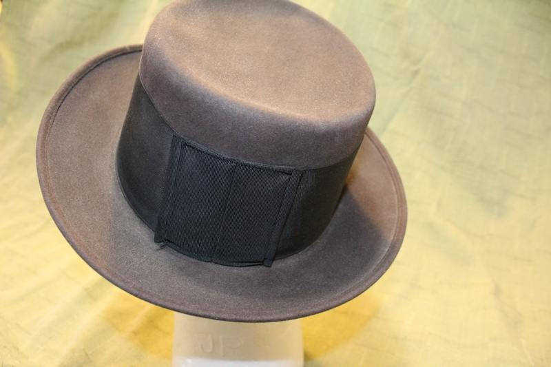 atticesoterica's tweet photo. Vintage  Amish Style Men's  Flat Top  Fedora Fur Felt Wide Brim Black Hat  Lancaster PA https://t.co/ngUqVDRpgz #Etsy #AtticEsoterica #Vintage #FurFeltHat https://t.co/zSt6qCkV03