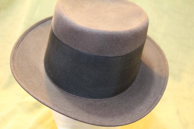 atticesoterica's tweet photo. Vintage  Amish Style Men's  Flat Top  Fedora Fur Felt Wide Brim Black Hat  Lancaster PA https://t.co/ngUqVDRpgz #Etsy #AtticEsoterica #Vintage #FurFeltHat https://t.co/zSt6qCkV03