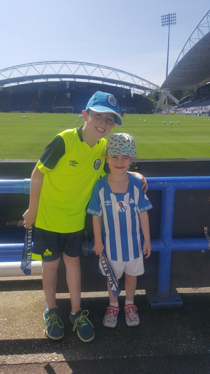FionaCimatti's tweet photo. match day #htafc #terriers #tinyterriers https://t.co/5flxTVit7o