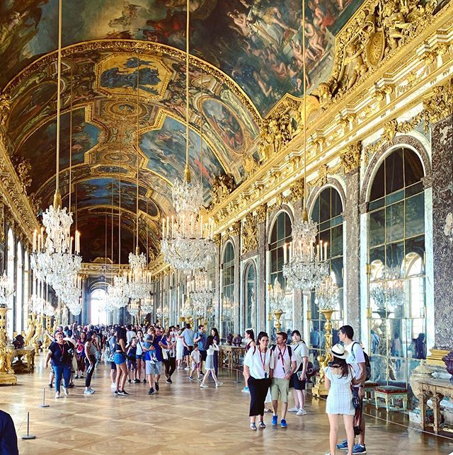 GS_adventures's tweet photo. France: it’s not lavish at all. 🇫🇷#chateaudeversailles #hallofmirrors #france https://t.co/GmUV7DuQsf https://t.co/sUMDo0Tdw6