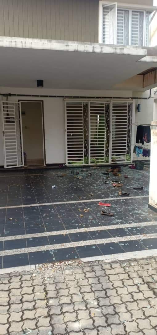 FAliaHMS's tweet photo. Bau gas, buka tingkap &amp; pintu semua dulu. Bagi angin lalu, keluarkan gas. Reason why I tend to leave one or two windows open when I'm out. https://t.co/HE87KkIwLe