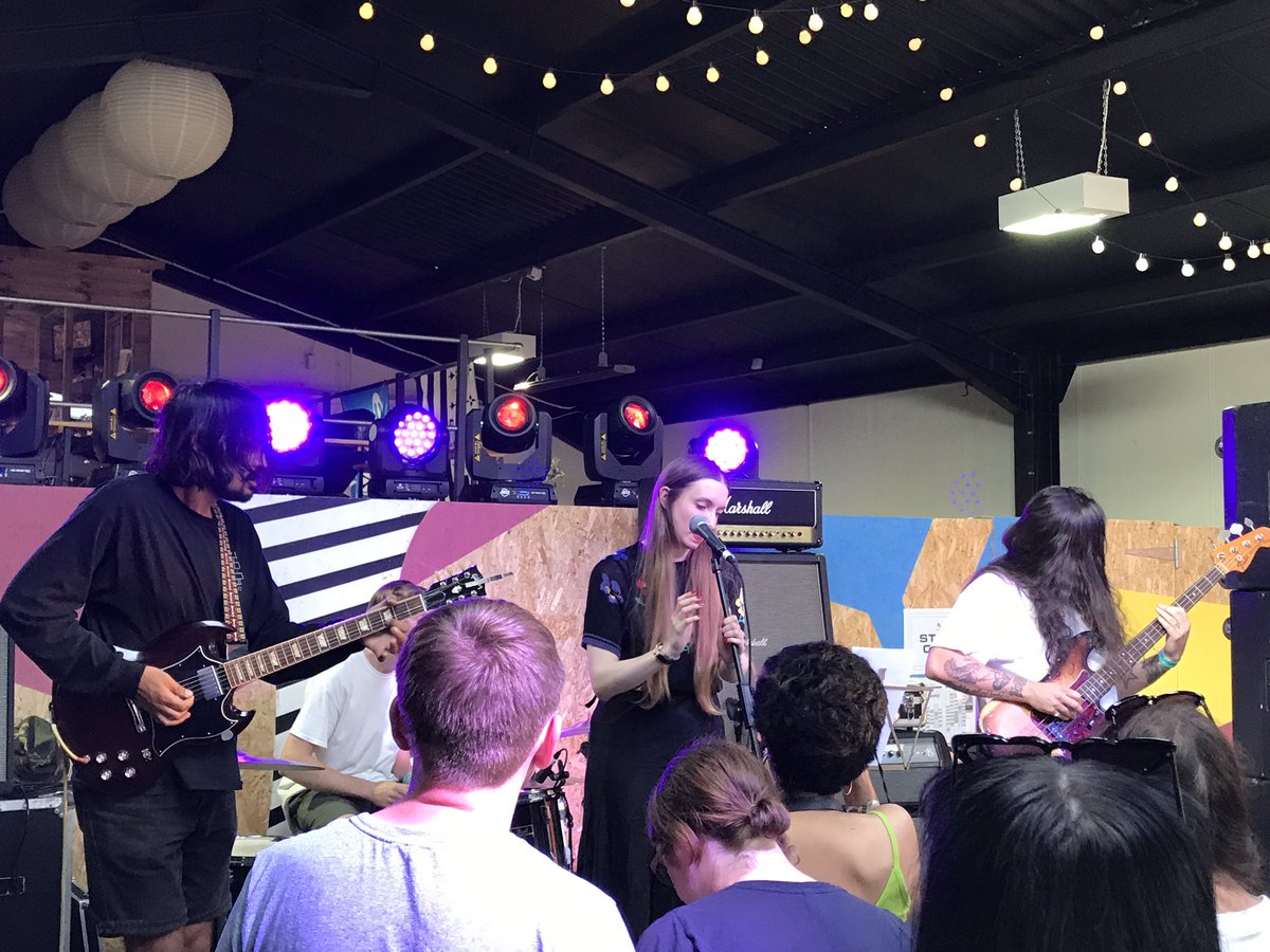 memphis_tom's tweet photo. Hereโs a band that has blown me away here @future_yard #drycleaning #futureyardfest https://t.co/5BgtLSqLaT